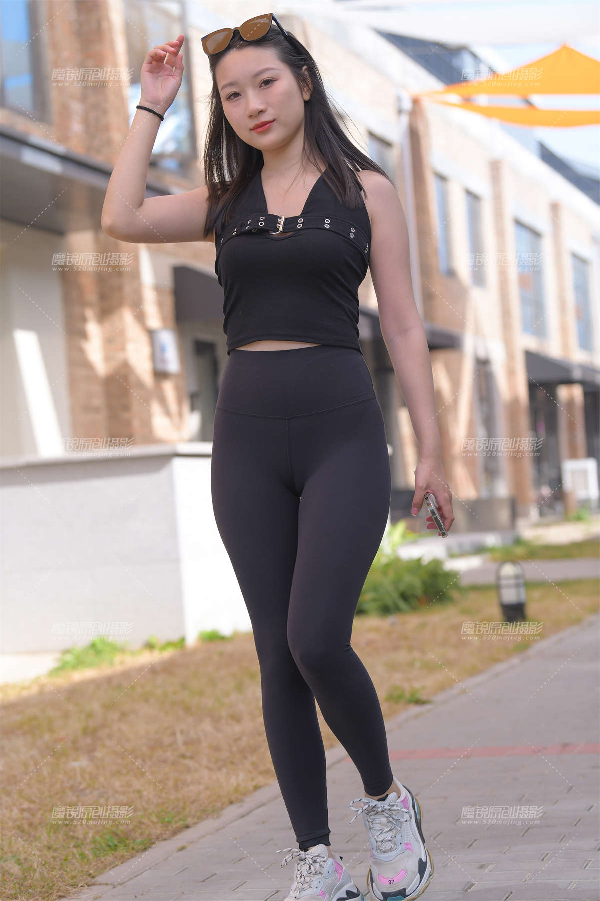图片[2]-黑色瑜伽裤美女-日更街拍