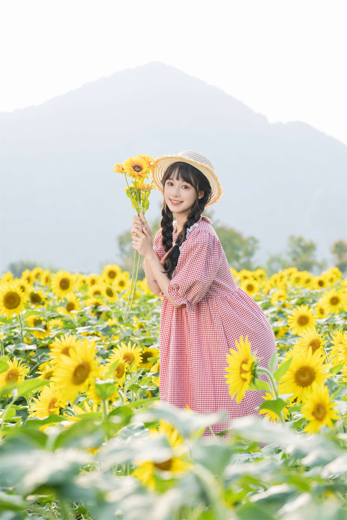 YITUYU艺图语 2025.02.18 向日葵 夏芋小年-日更街拍