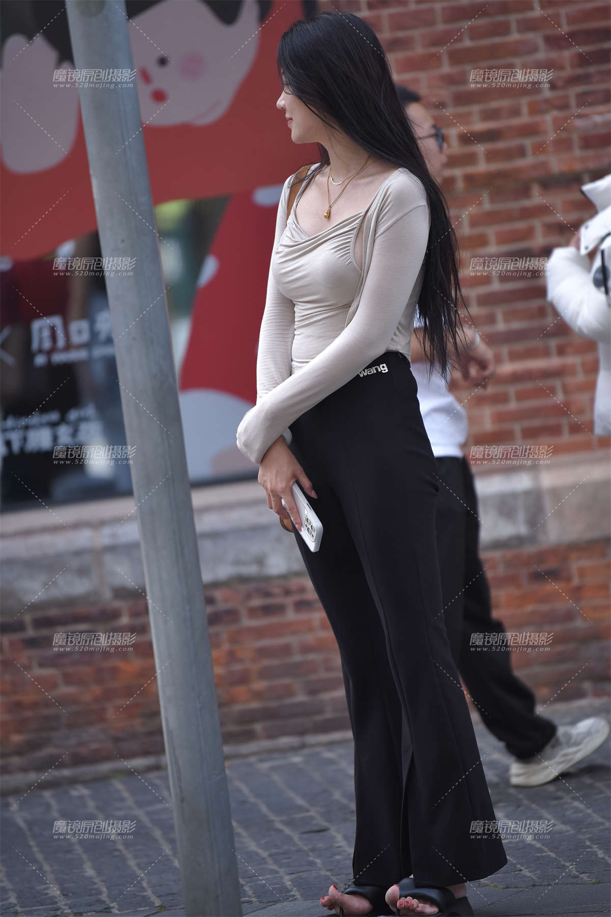 很显大的妹子-日更街拍