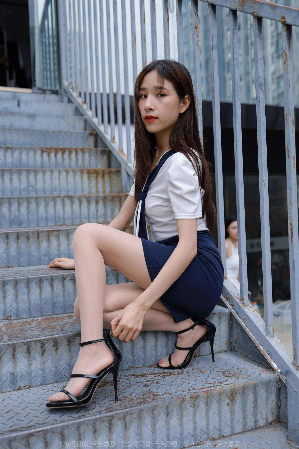 图片[2]-IESS异思趣向 2022.06.20 丝享家1123：美子 楼梯上的美腿-日更街拍