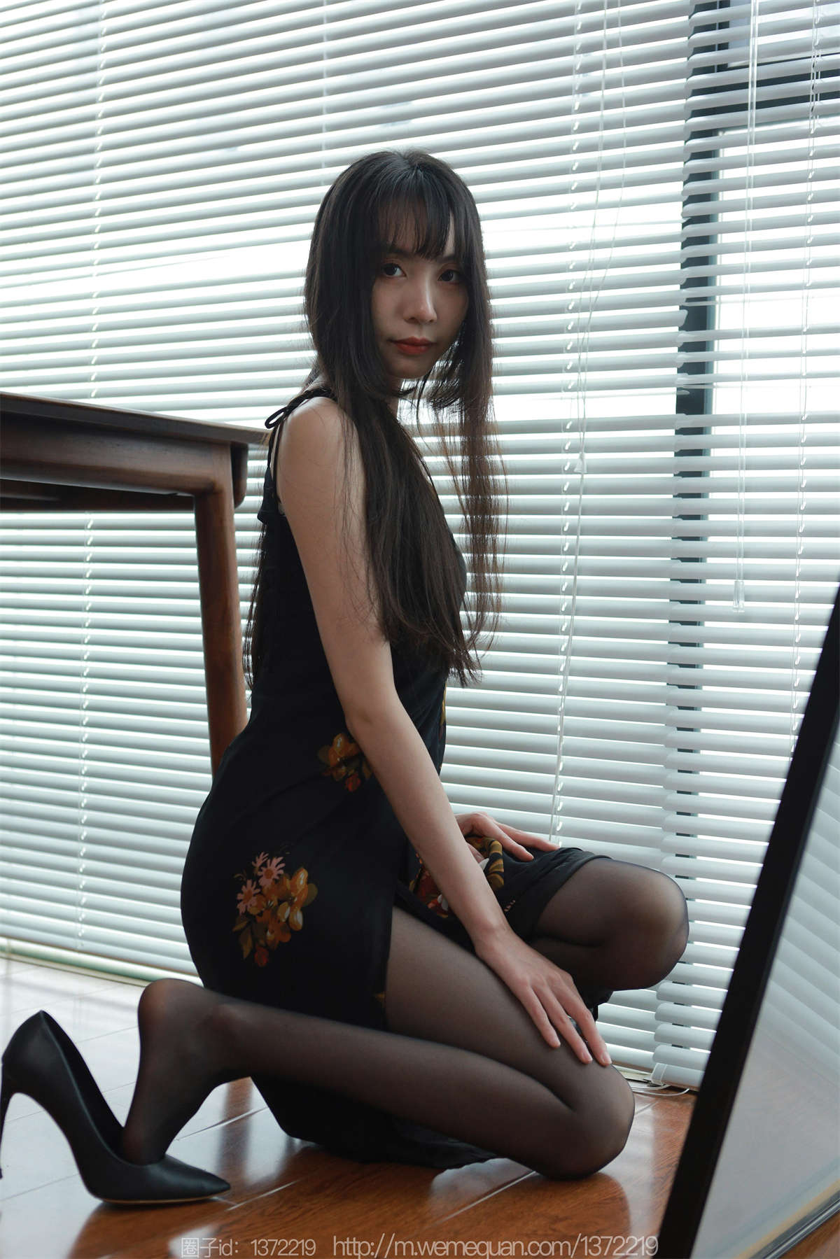 IESS异思趣向 2023.04.28 丝享家1435：团团 黑色高跟鞋-日更街拍