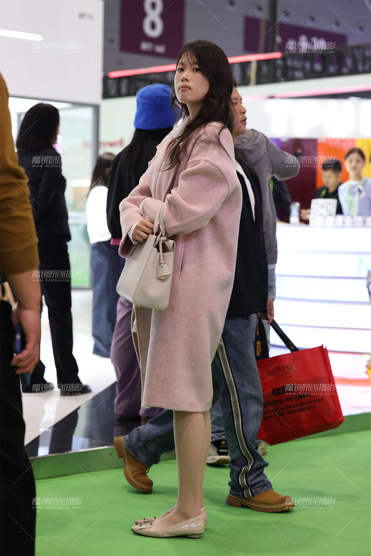 图片[2]-20250228纯情女大学生的肉丝美jio-日更街拍