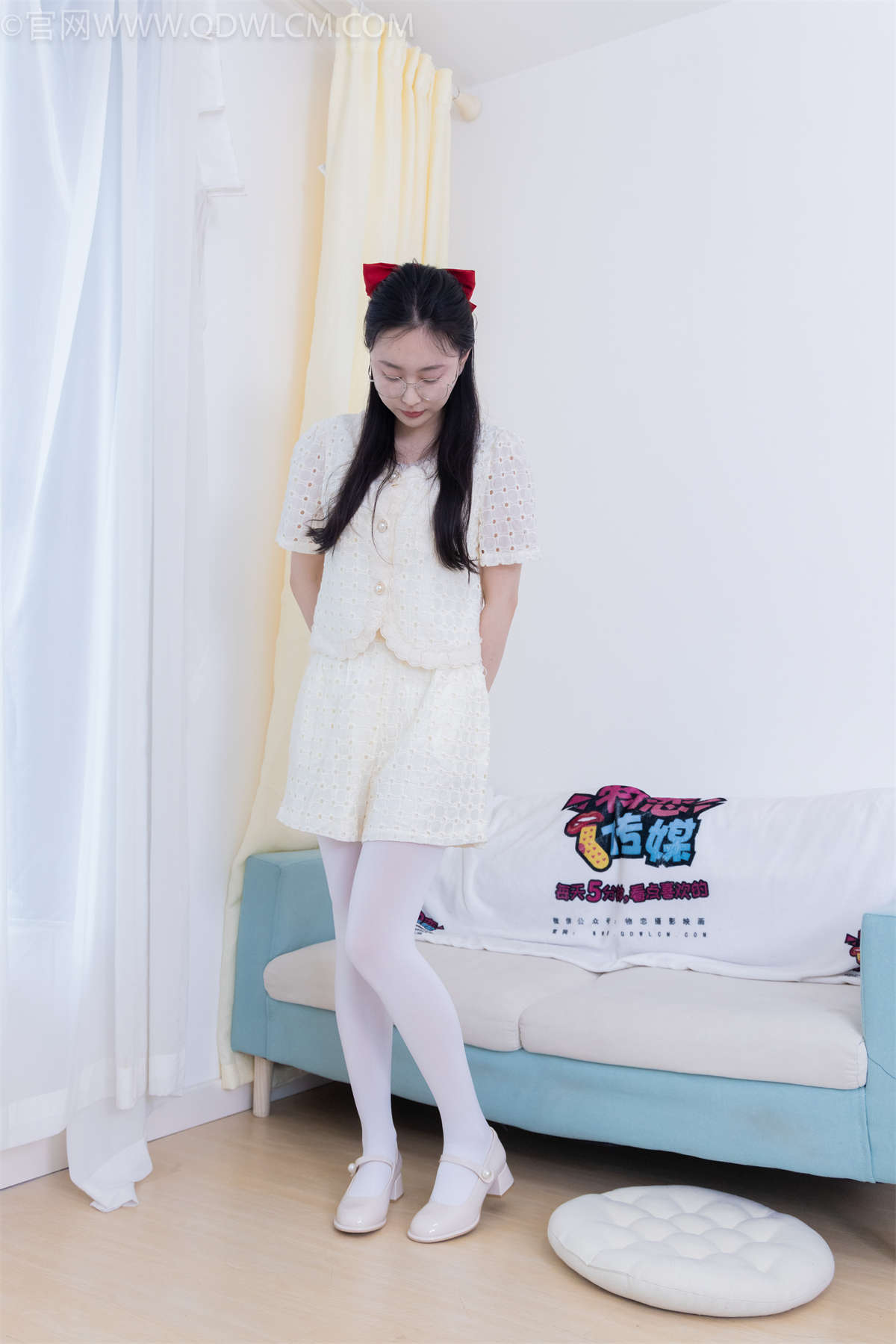 物恋传媒 NO.1936 美兔-卖火柴的小女孩（盲盒2）-日更街拍