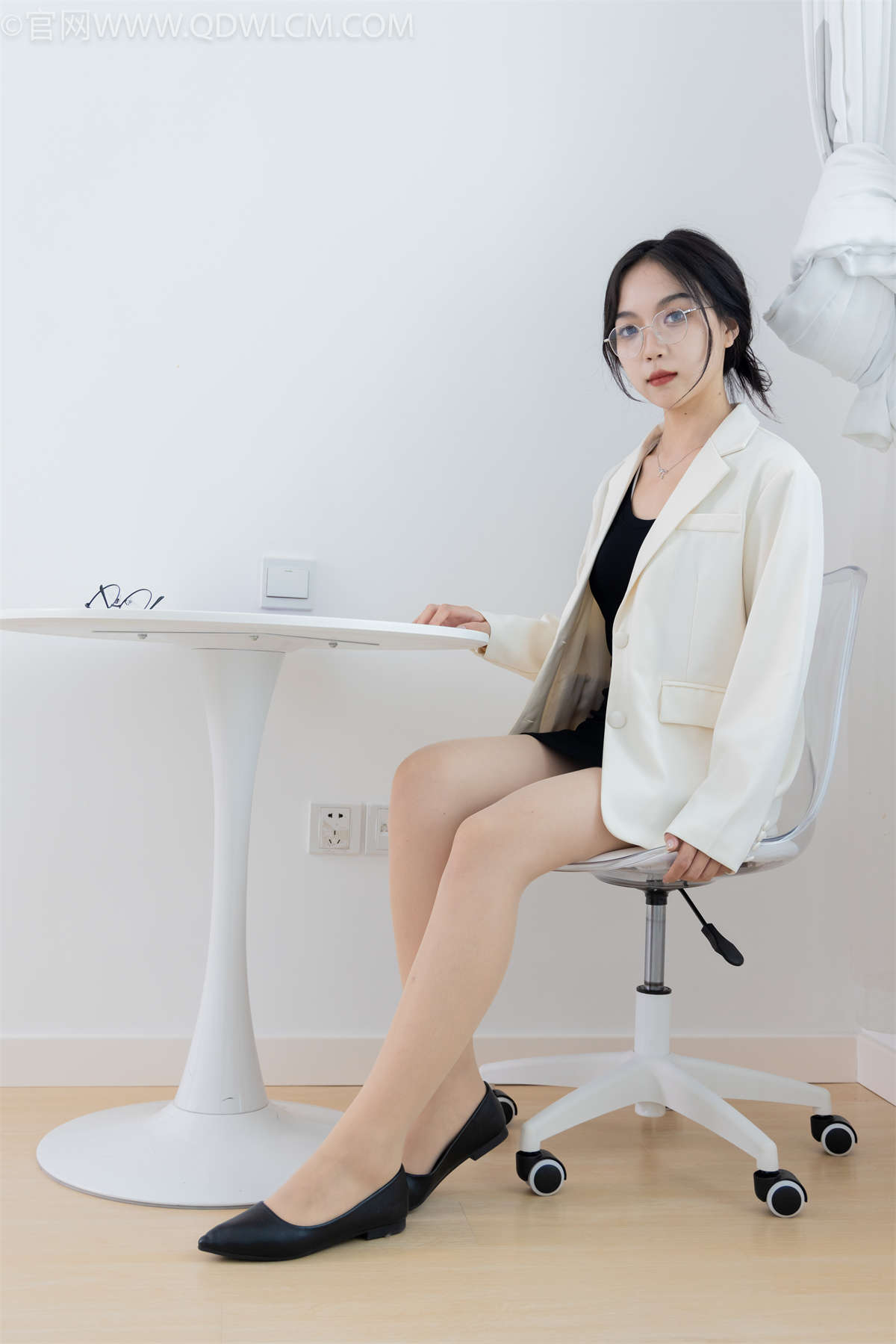 物恋传媒 NO.1937 纱纱-一笑了之（盲盒3）-日更街拍