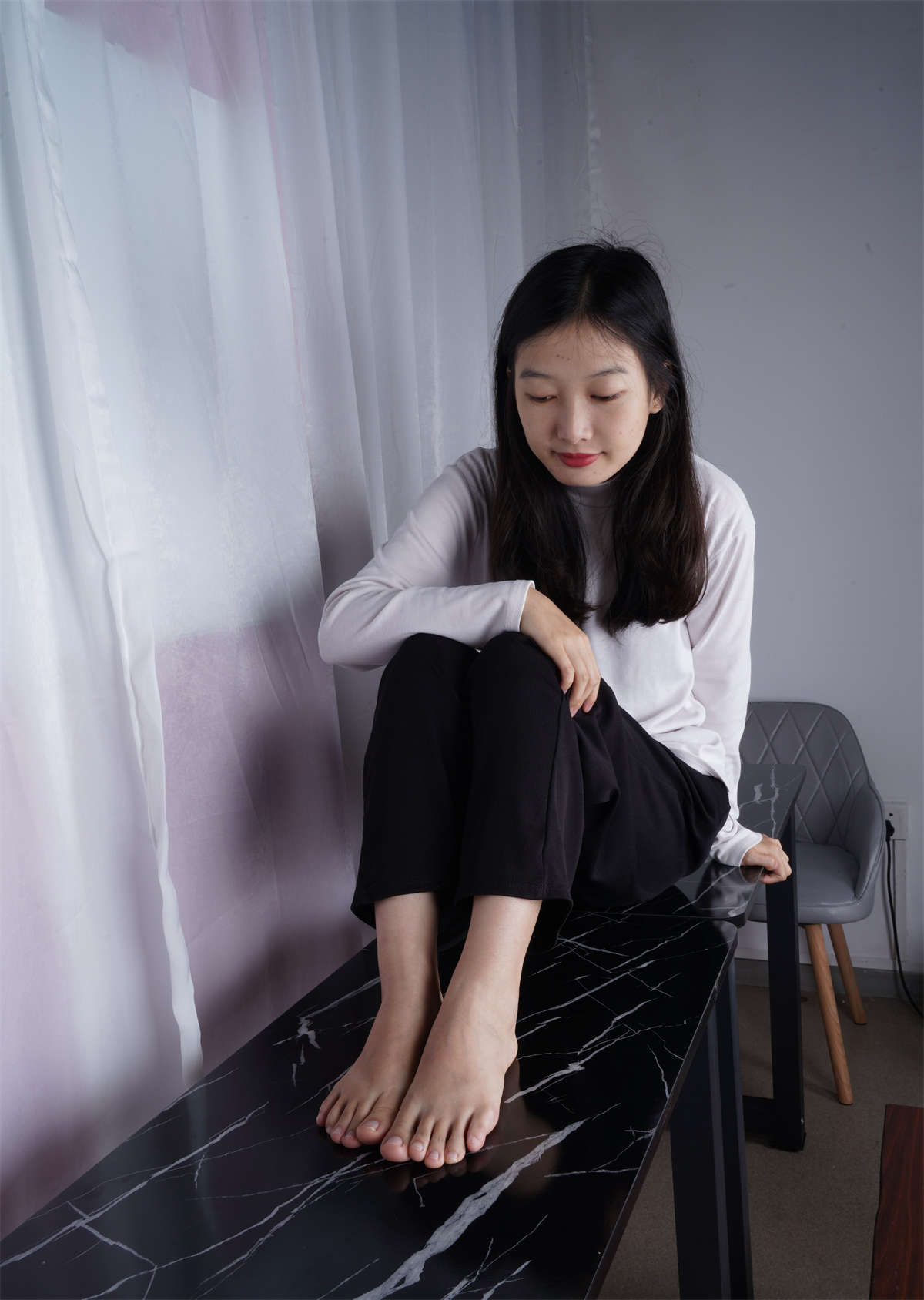 图片[2]-aapary摄影 No.165 新模燕玲首次拍照就能大方展示美脚-日更街拍