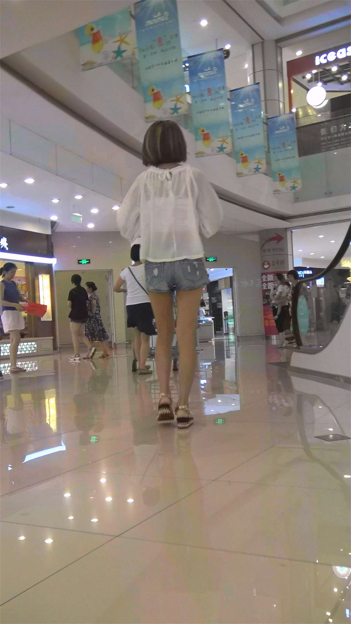购物中心理发店美女-日更街拍