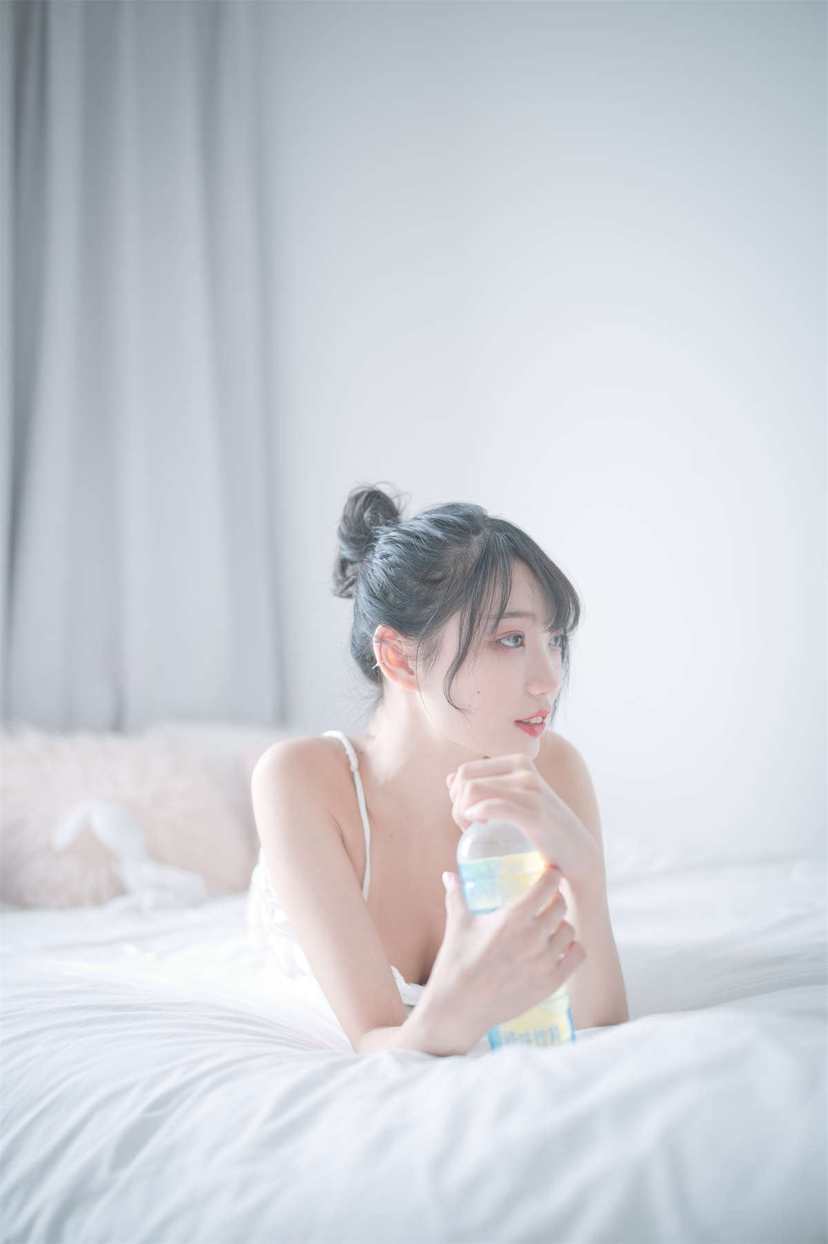 图片[2]-周叽是可爱兔兔No.15 白色睡衣-日更街拍