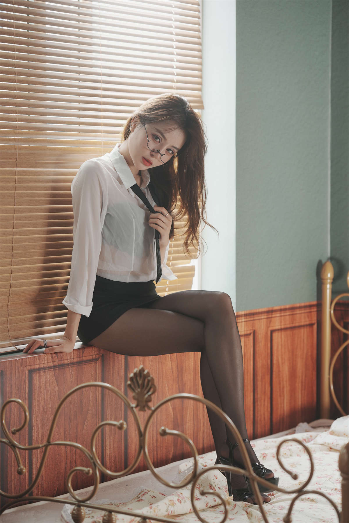 YITUYU艺图语 2024.01.08 黑丝OL的眼镜魅力：时尚与性感的完美融合 北北插图1