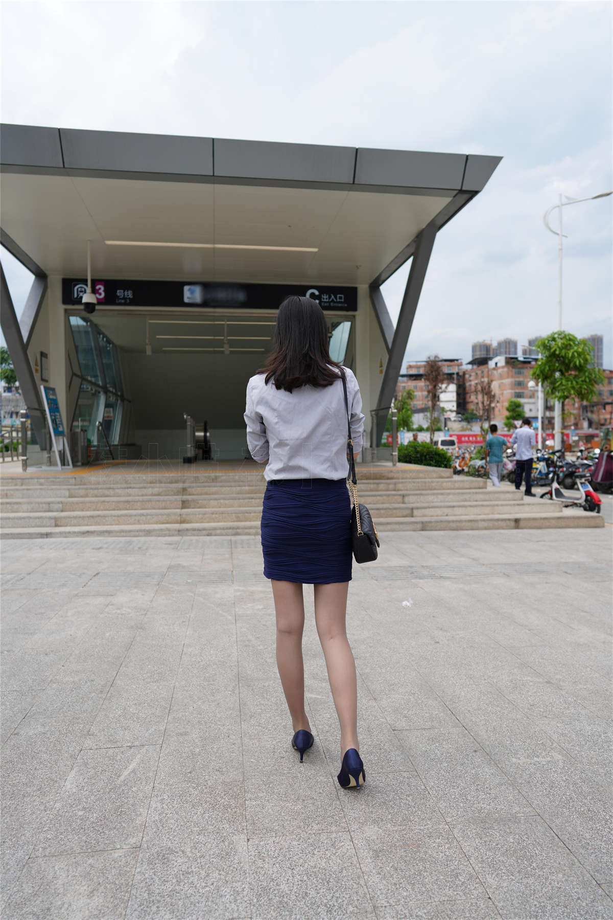 图片[2]-kittyWawa袜小喵 KT187 地铁偶遇-日更街拍