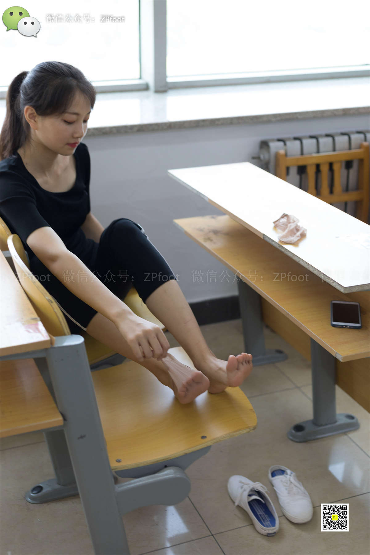 图片[2]-LSS山茶摄影 NO.004 教室短丝裸足-日更街拍