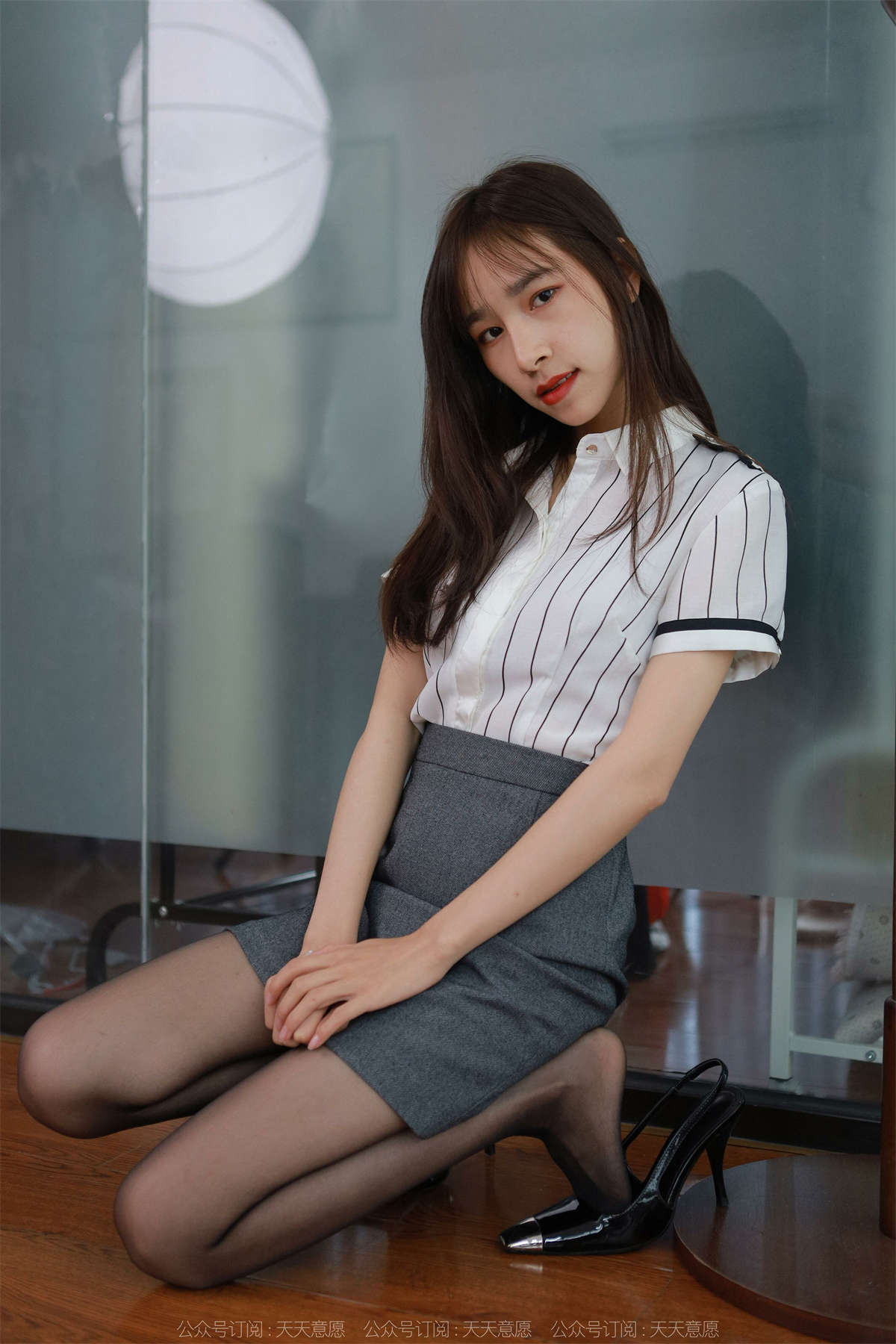 图片[2]-IESS异思趣向 2022.03.30 丝享家1044：美子 酒红色美甲-日更街拍