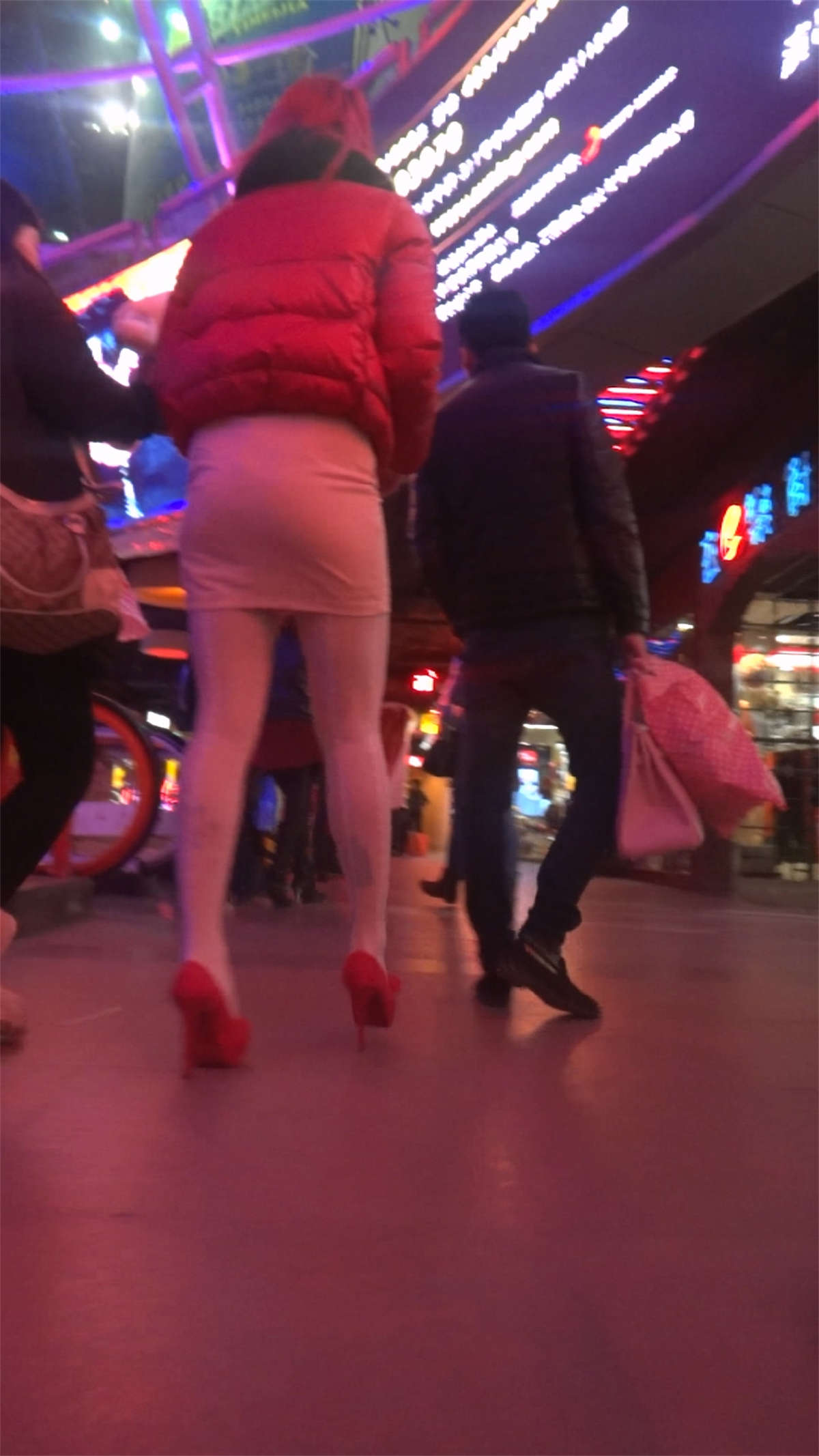 极品包臀短裙美女插图1