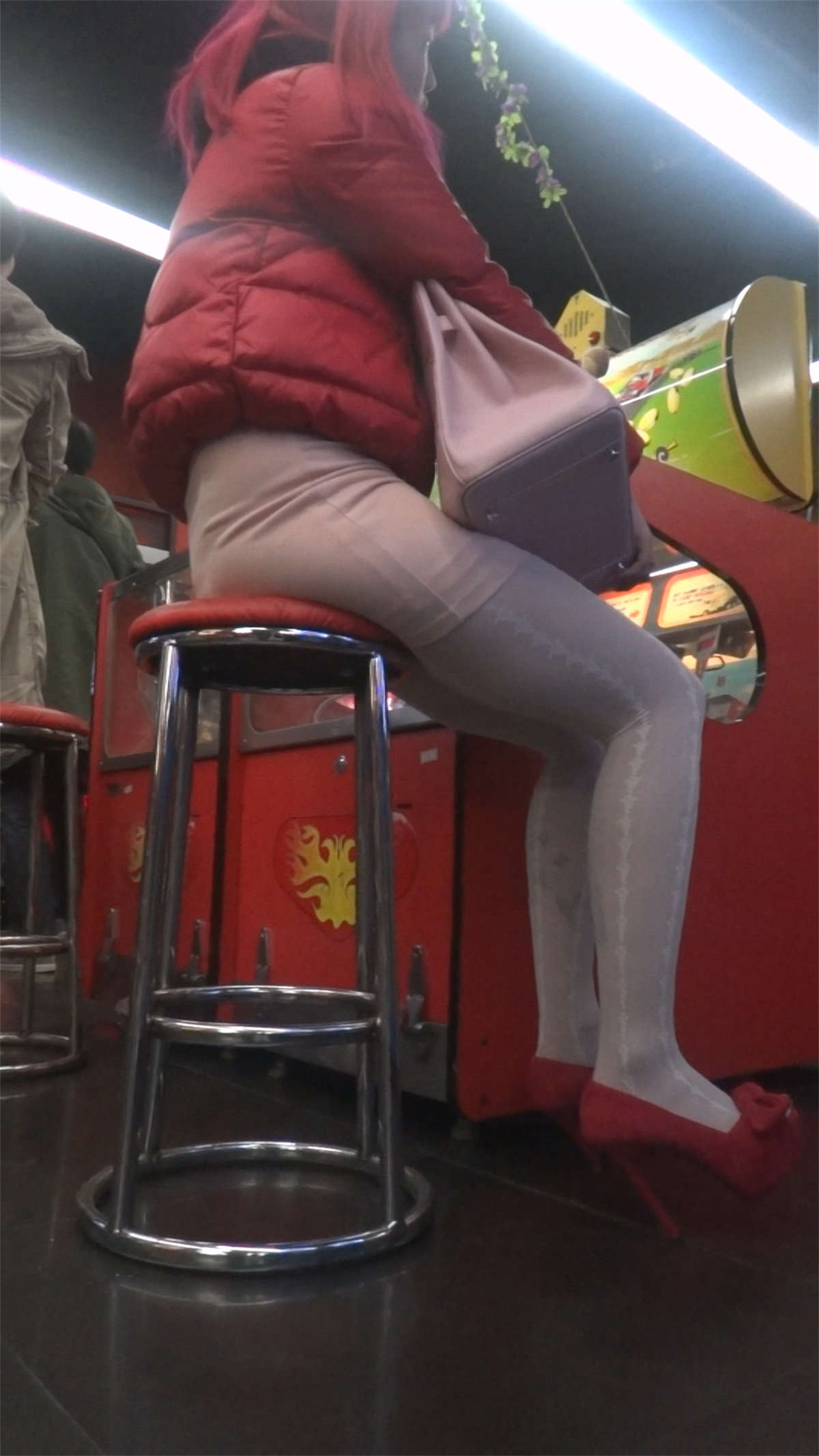 极品包臀短裙美女-日更街拍
