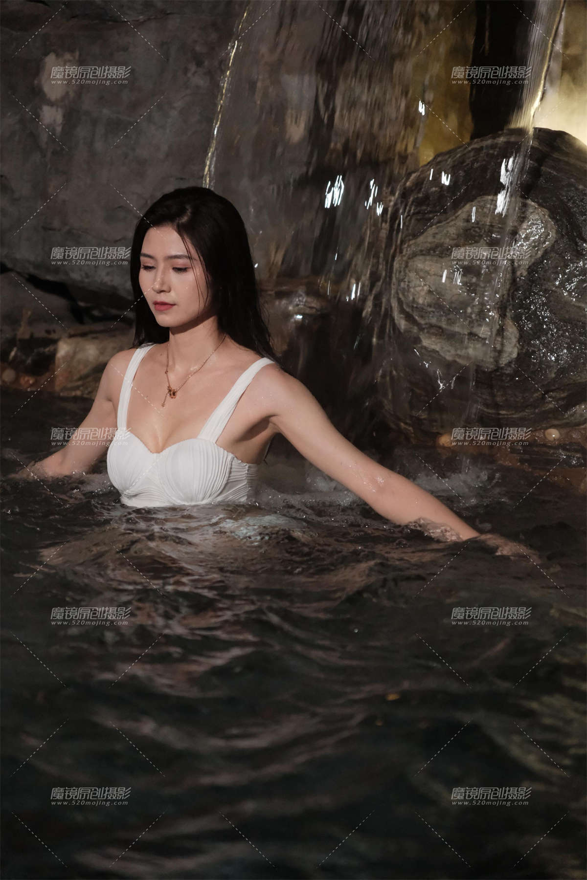 2025在温泉碰到三个漂亮妹子高-日更街拍