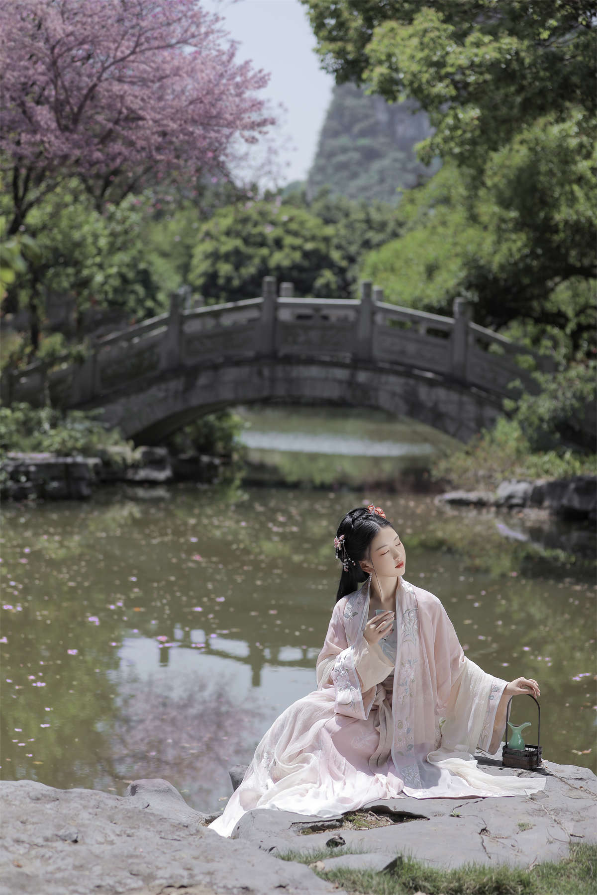 YITUYU艺图语 2022.06.03 落花风 酸辣湯兒-日更街拍