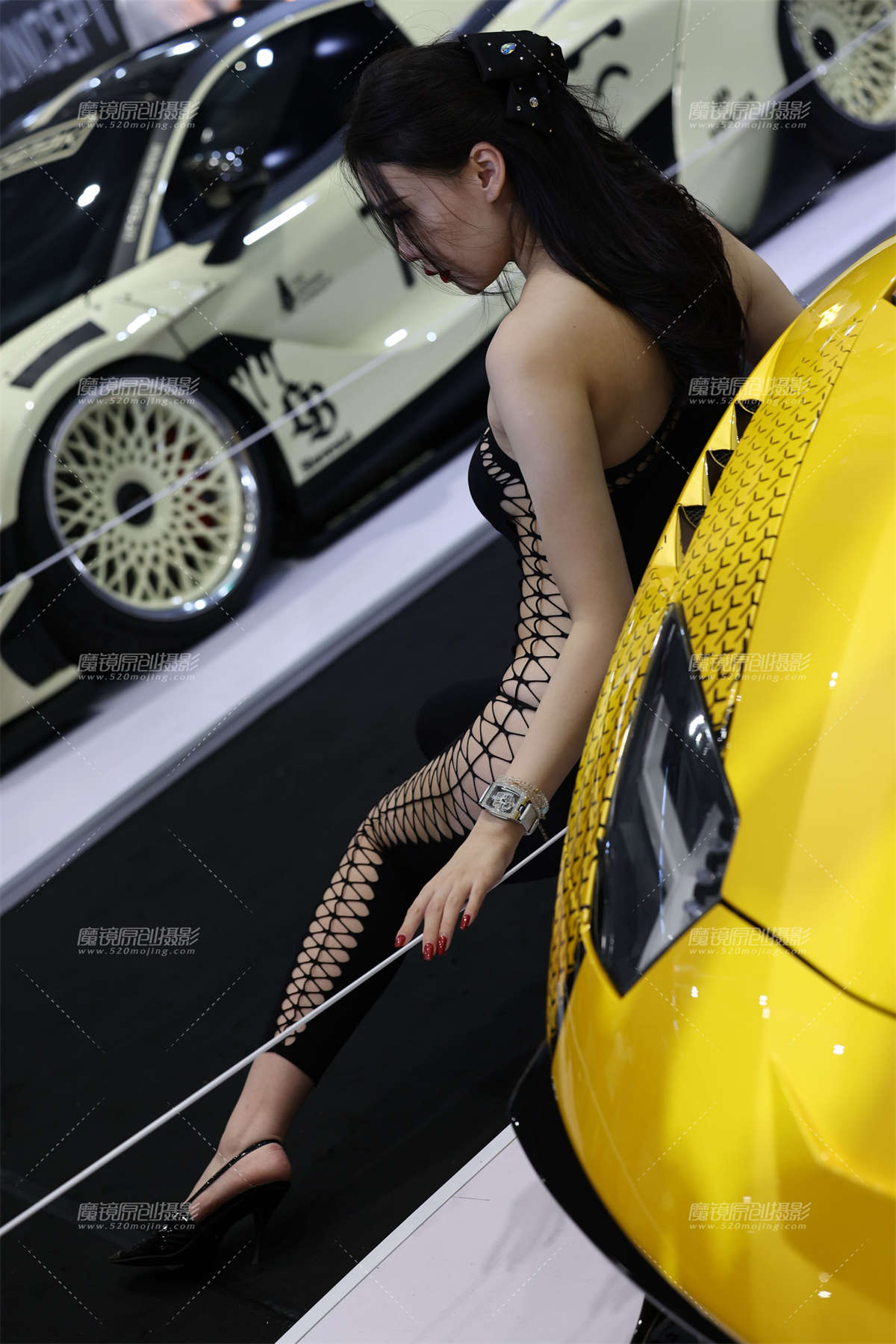 20250301紧身黑裤妹子-日更街拍