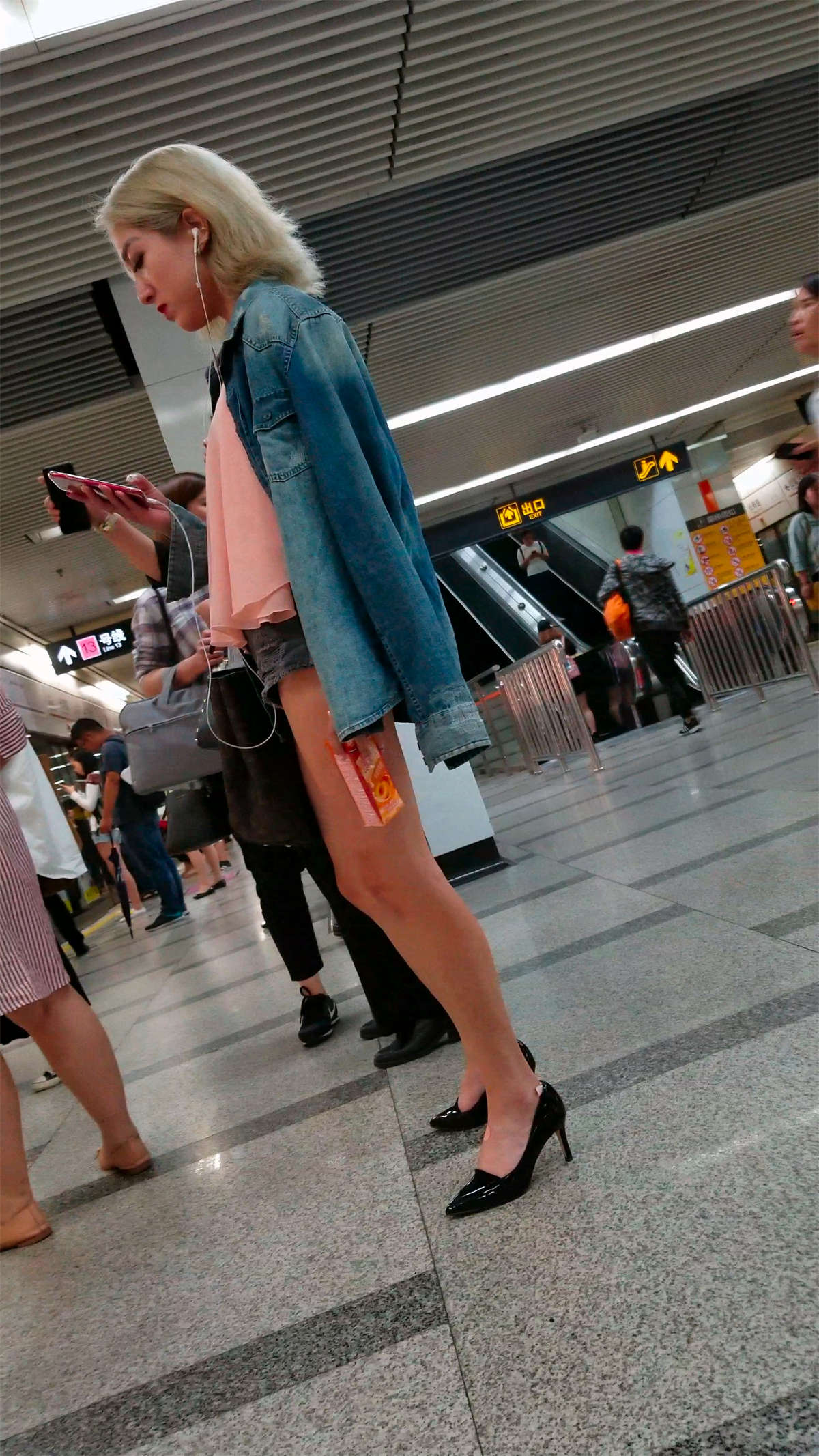 图片[2]-酷酷的高颜值美眉-日更街拍