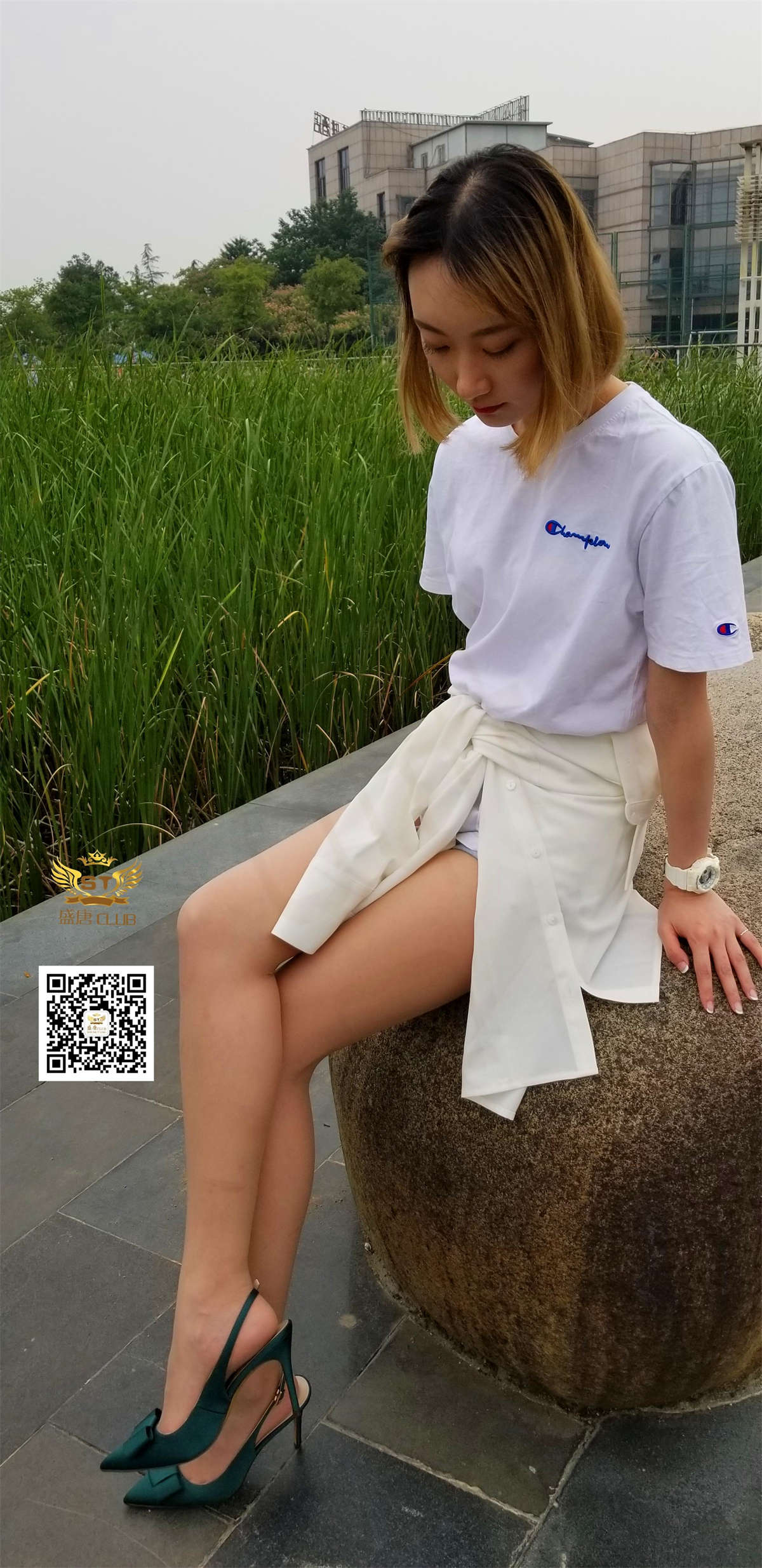 图片[2]-盛唐CLUB NO.004 公园长椅上的丝足-日更街拍