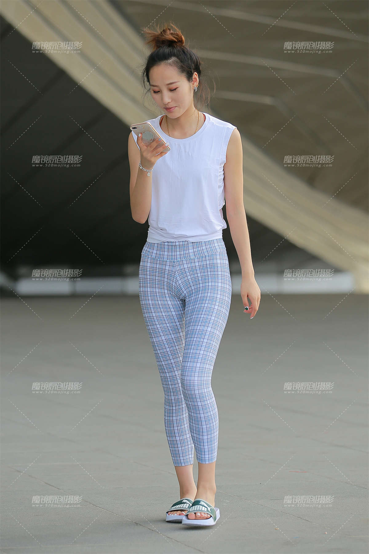 格格瑜伽裤美女-日更街拍