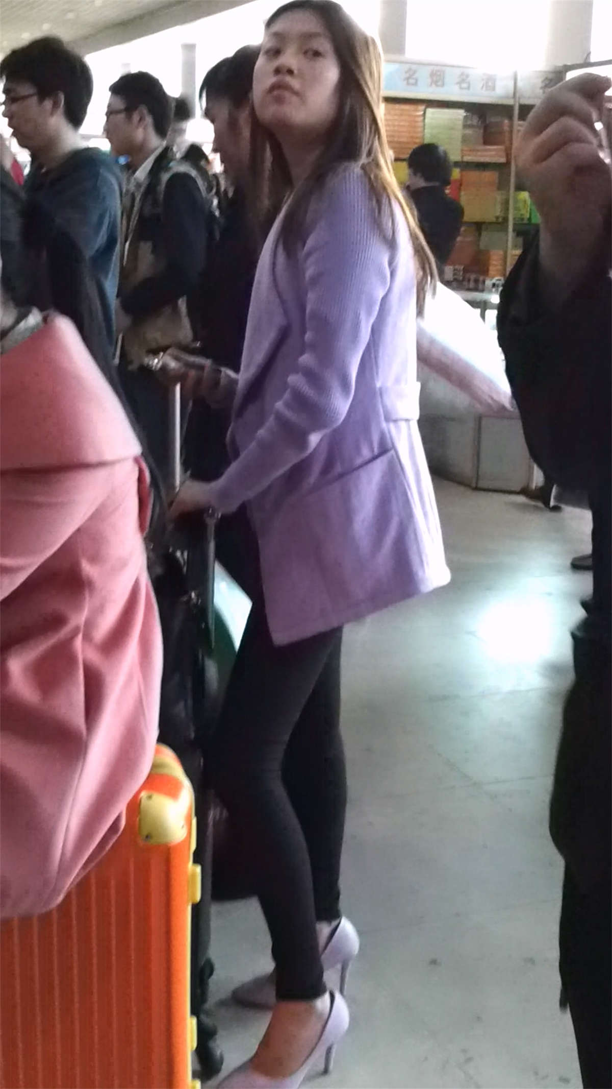 图片[2]-等车买票美女-日更街拍