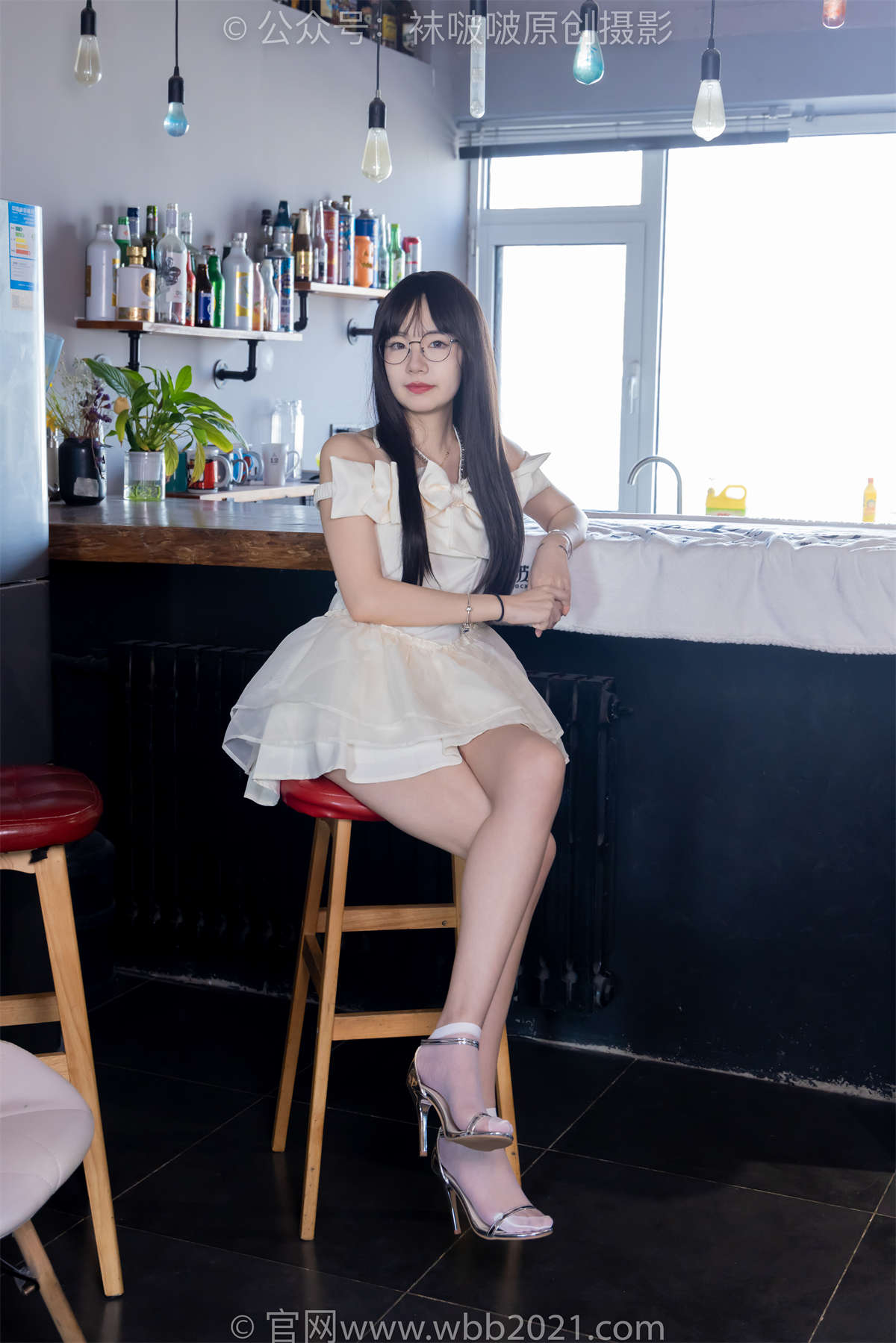 图片[2]-袜啵啵 No.525 小甜豆-高跟鞋、短白丝（脚尖加固款）、裸足、裸足刀叉摆盘剧情 超长花絮版-日更街拍