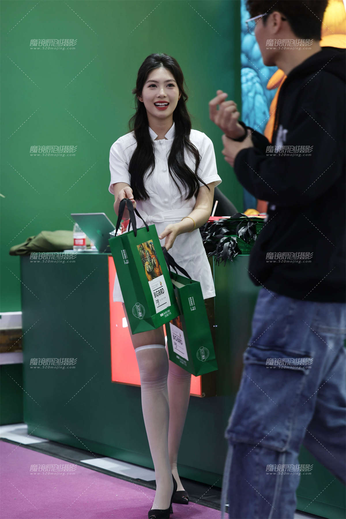 20250318白丝小护士-日更街拍