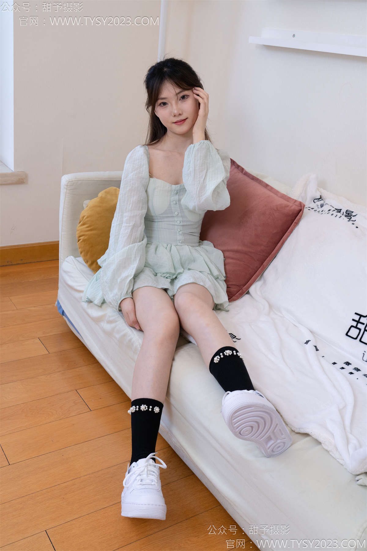 甜予摄影136期：璇璇-板鞋、黑棉袜 完整版-日更街拍