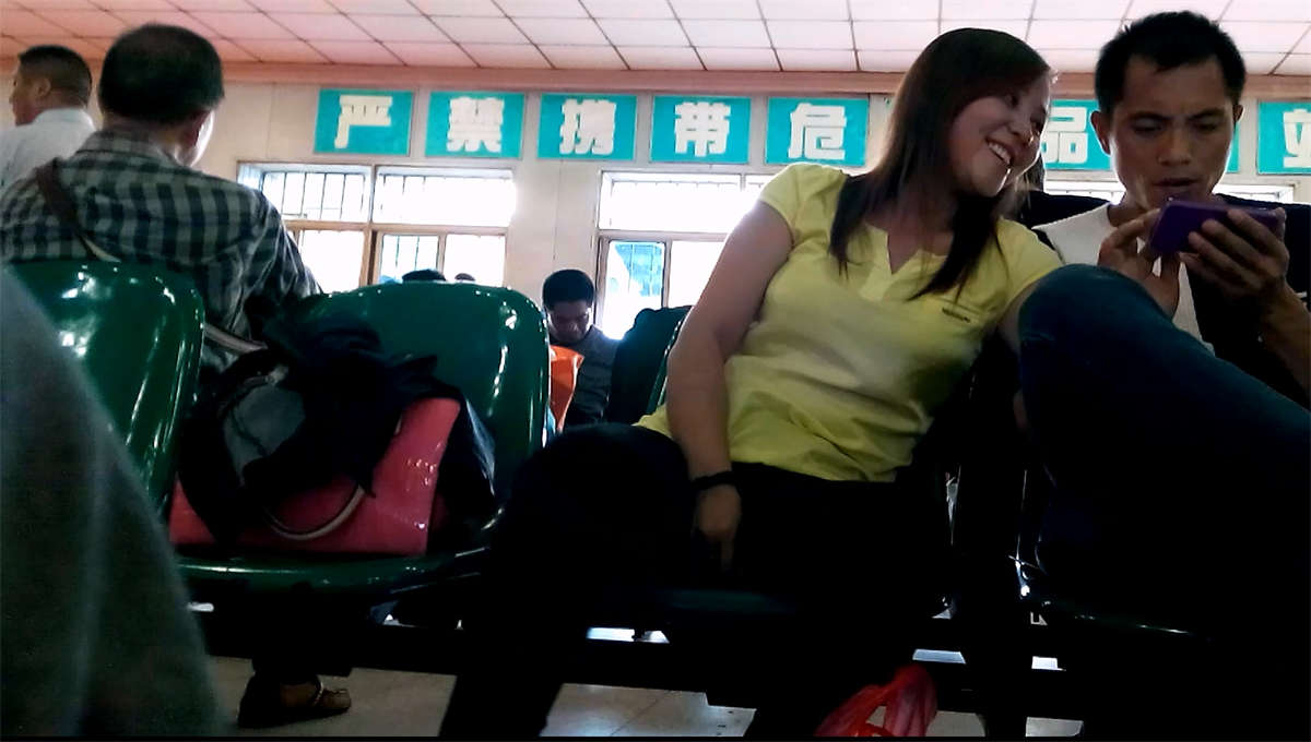 图片[2]-候车室的吃口香糖-日更街拍