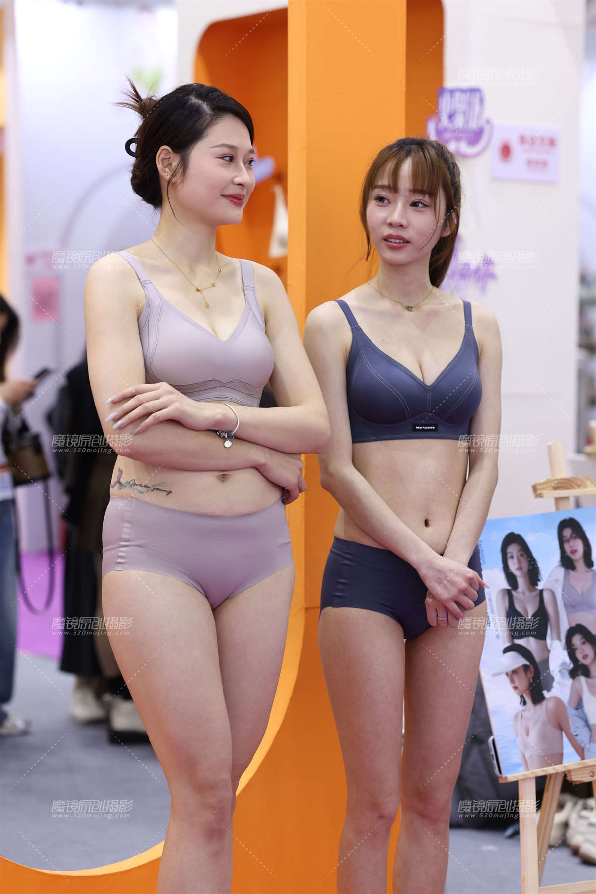 图片[2]-20250318两个内衣模特-日更街拍