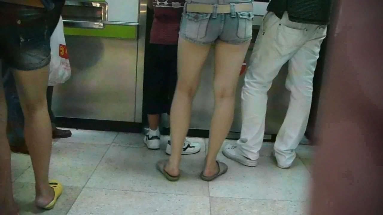 地铁站性感美臀少妇-日更街拍