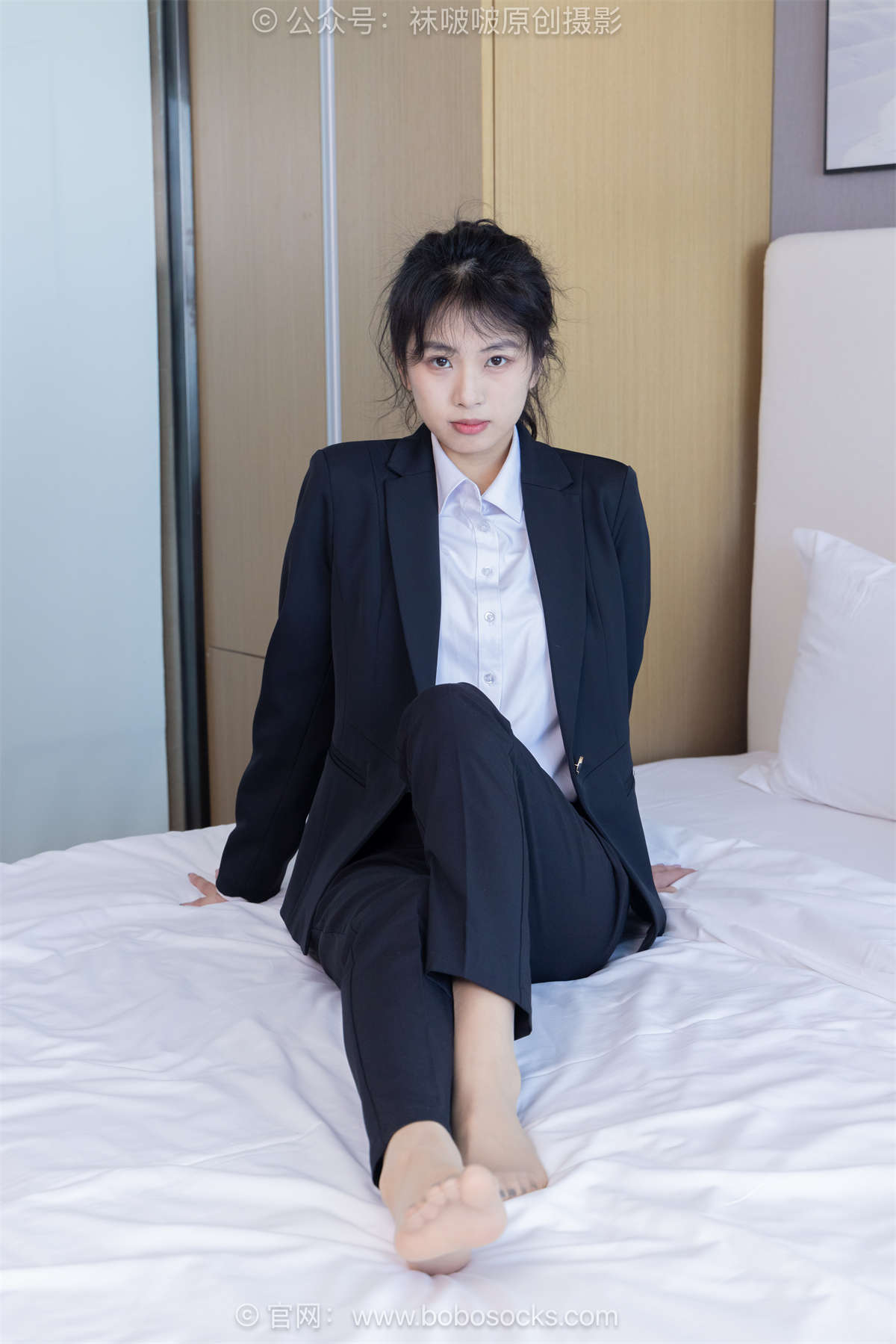 袜啵啵 No.489 奶油-两双高跟鞋、薄肉丝（脚尖微加固款）、ol制服裤里丝、黑色美甲 花絮版-日更街拍