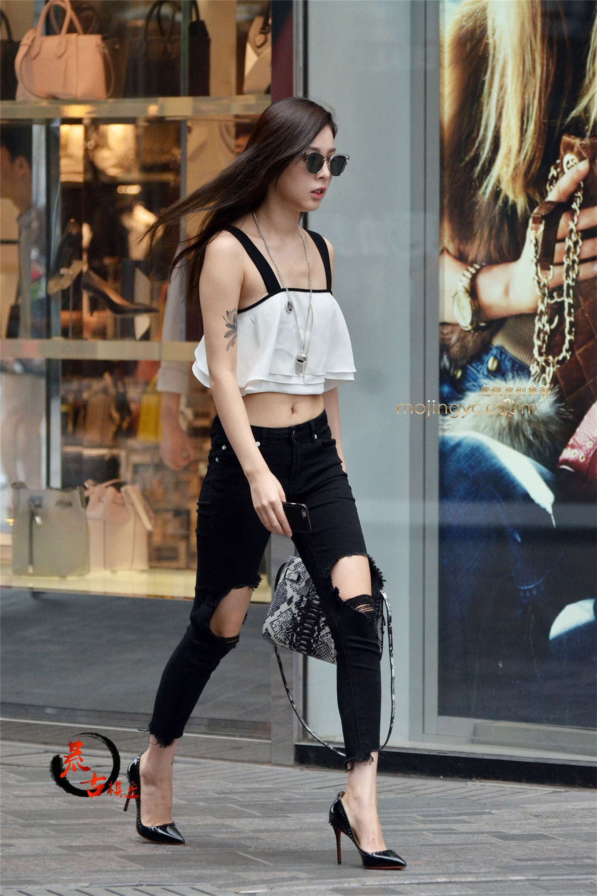 图片[2]-17-1-23 尖头漆皮细高跟，破洞牛仔紧身裤-日更街拍