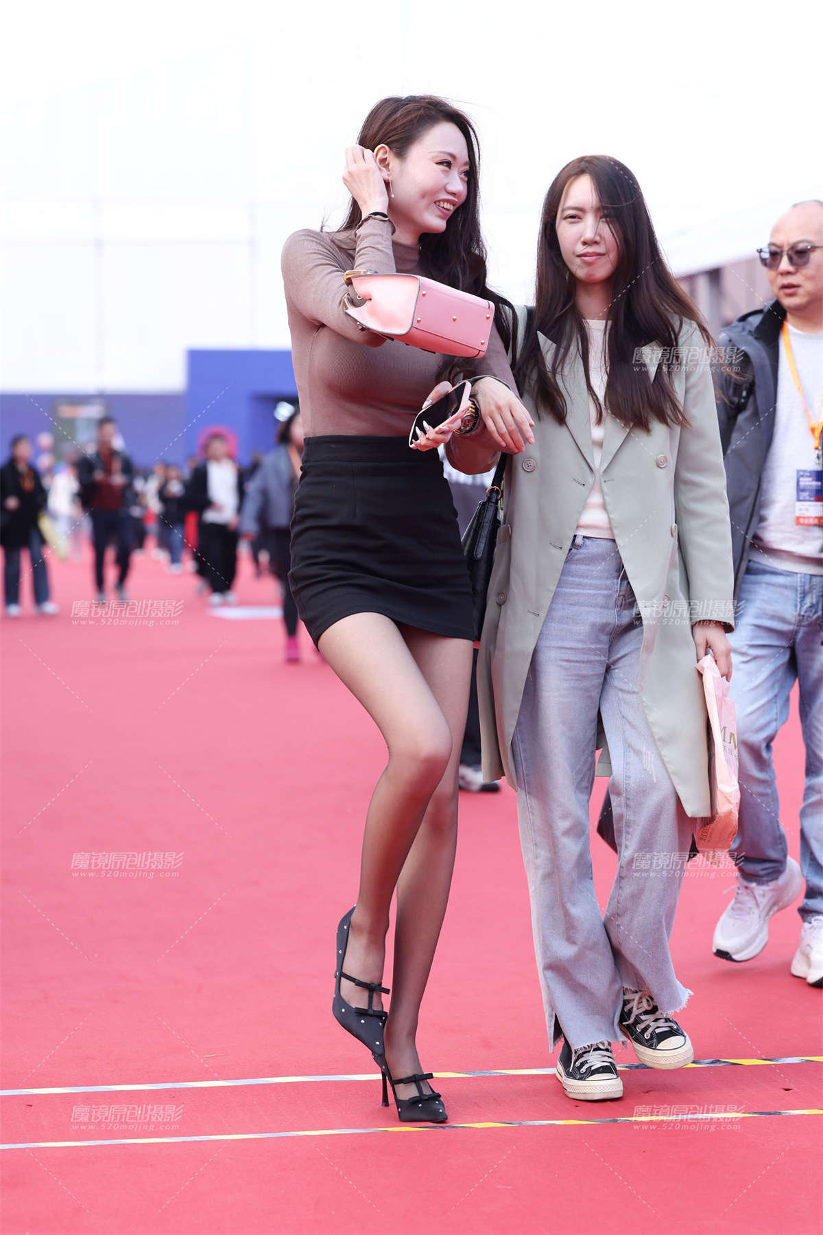 图片[2]-20250318巧克力色丝袜美腿小姐姐-日更街拍