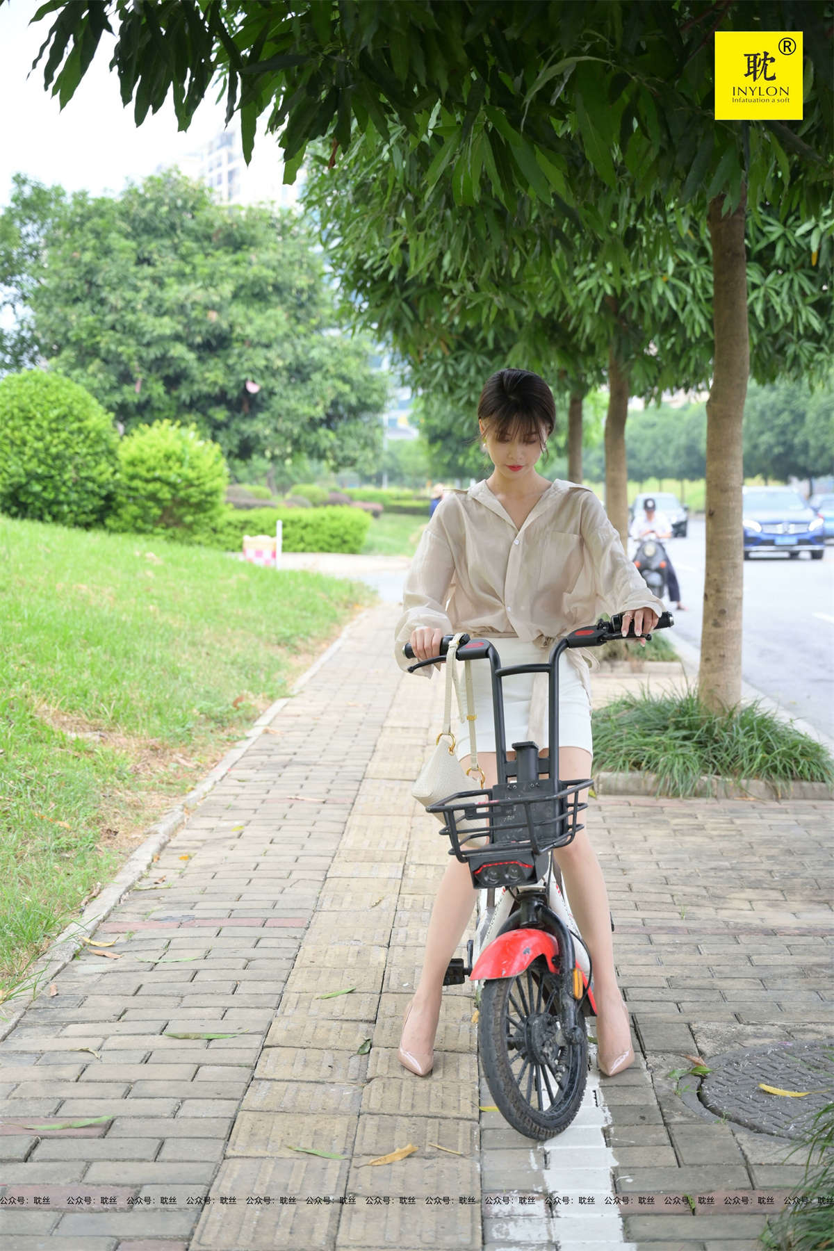 图片[2]-IESS异思趣向005 耽丝第N种幻想之一个人下班⑤-日更街拍