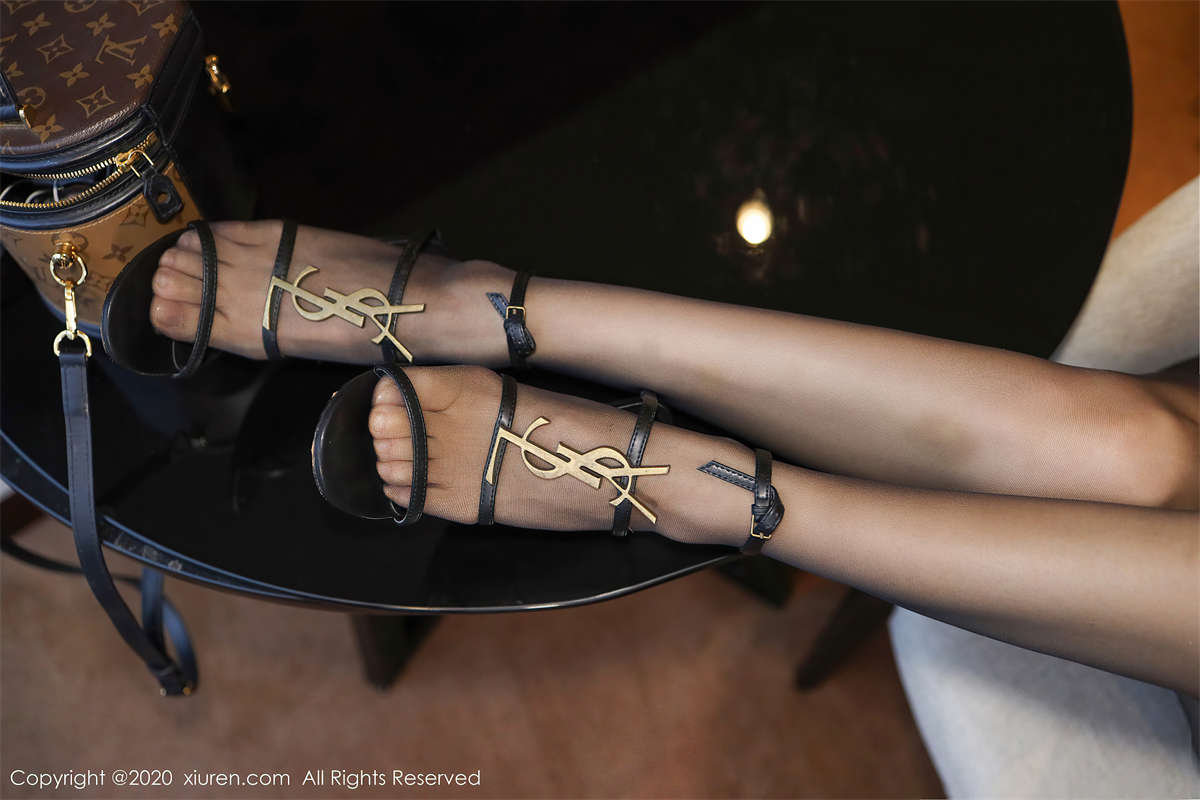 图片[2]-Xiuren秀人网 2020.12.09 NO.2874 张雨萌-日更街拍