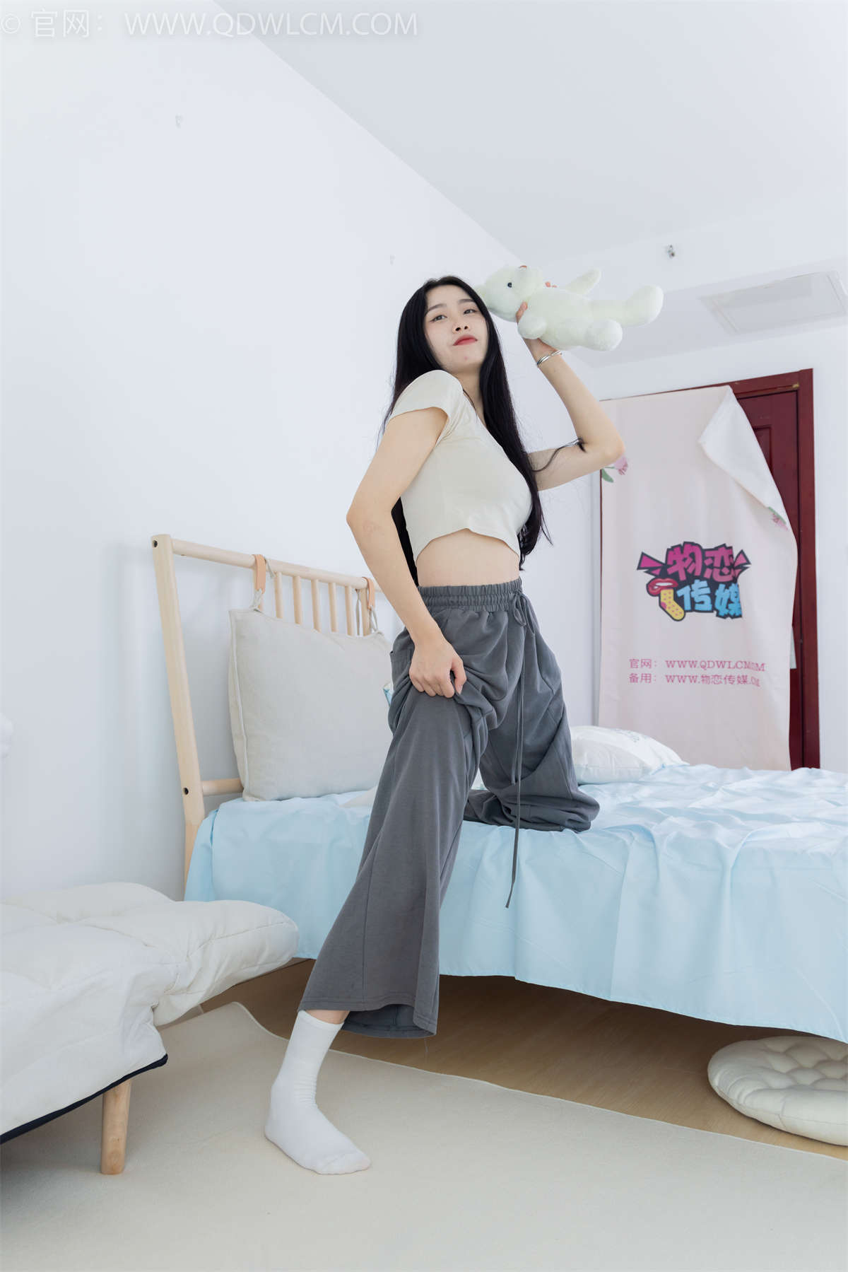 物恋传媒 NO.1826 绒绒-漫天飞雪-日更街拍