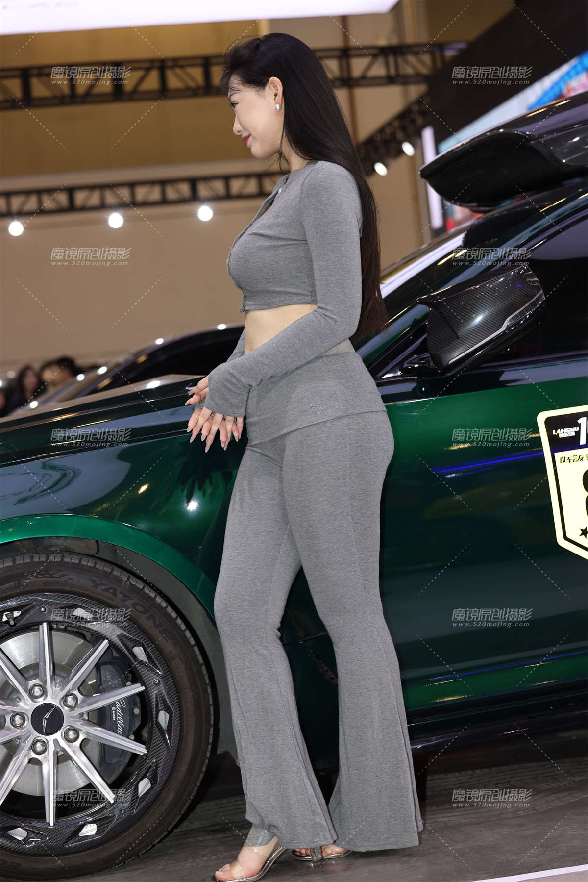 图片[2]-20250328灰色裤子丰腴美眉-日更街拍