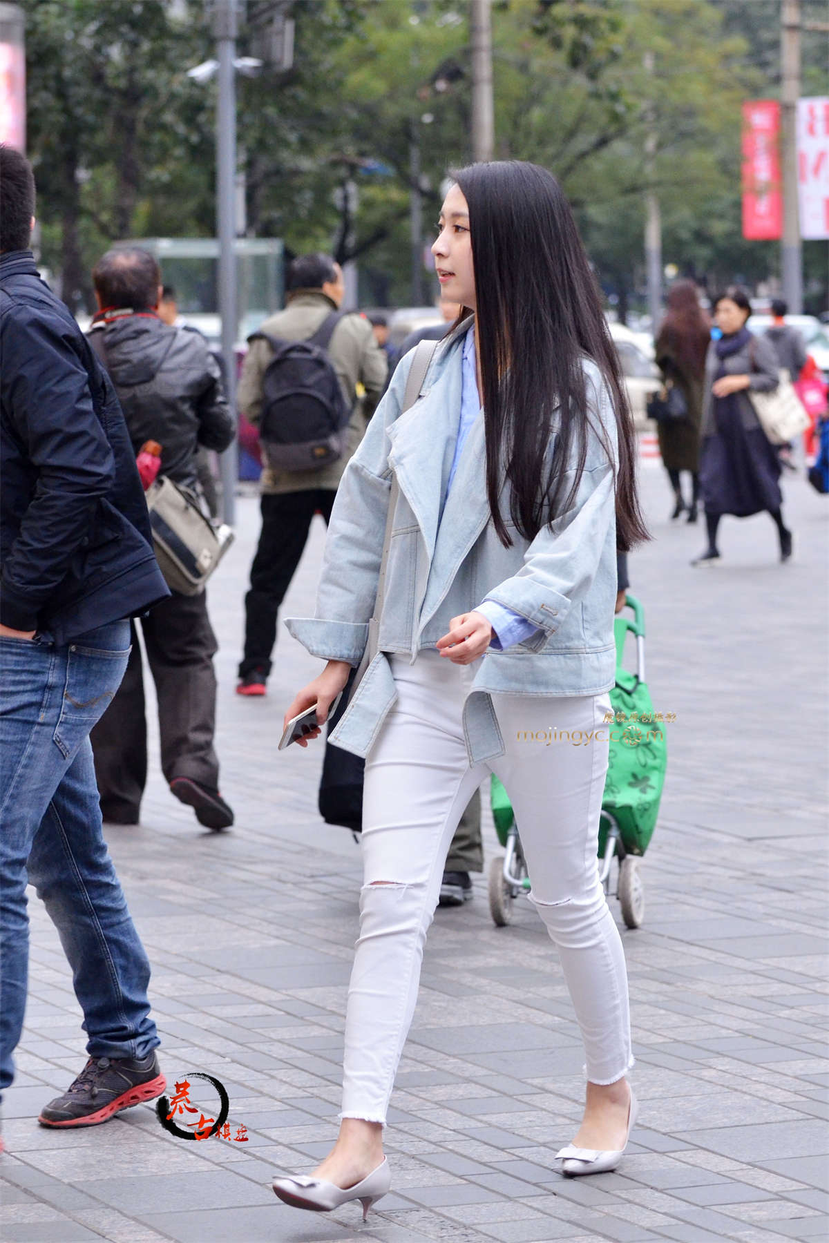 17-1-29 白色紧身裤-日更街拍