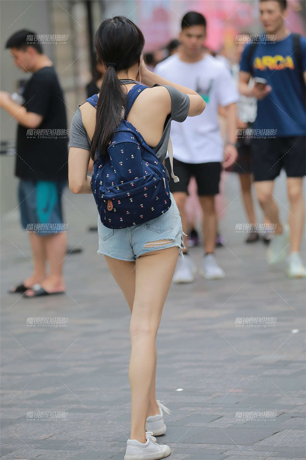 图片[2]-牛仔热裤美眉-日更街拍