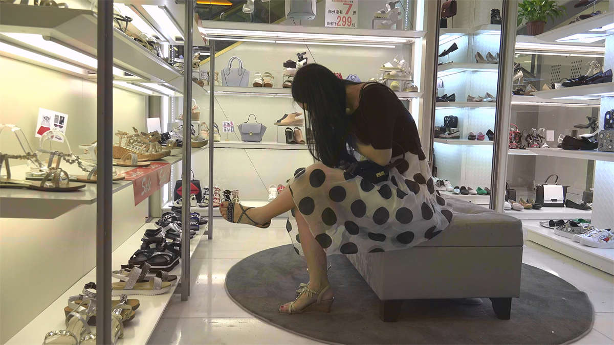 图片[2]-少女这双艳趾嫩足-日更街拍