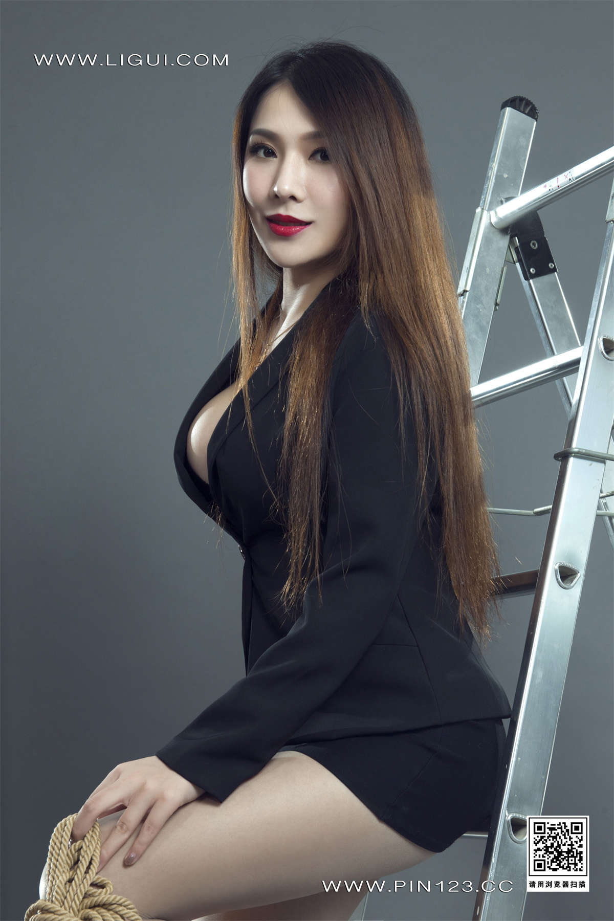 Ligui丽柜 2022.06.09 紧缚职女 文静-日更街拍