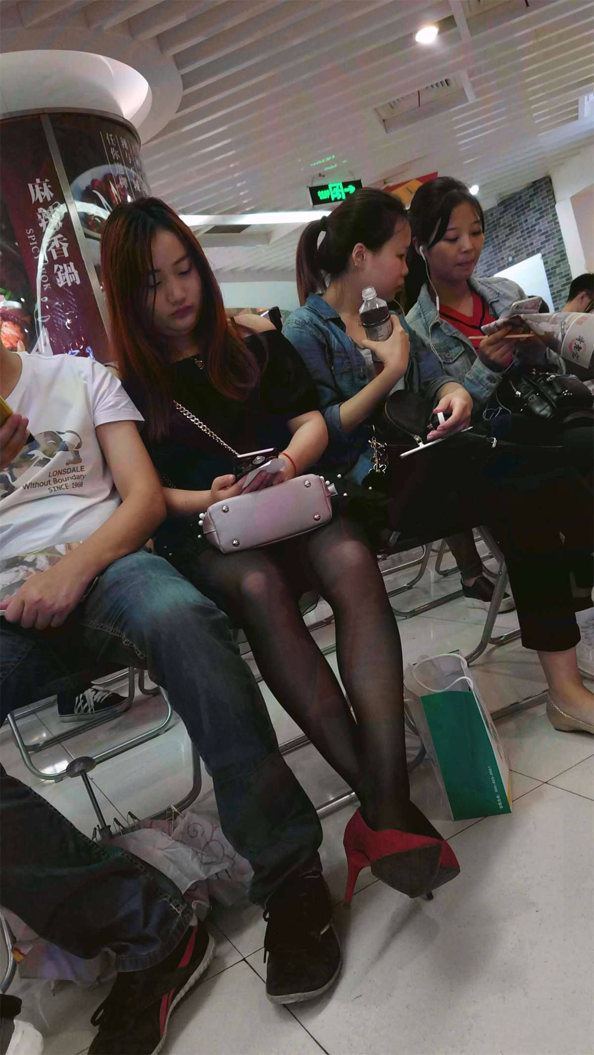 图片[2]-黑丝高跟气质美眉-日更街拍