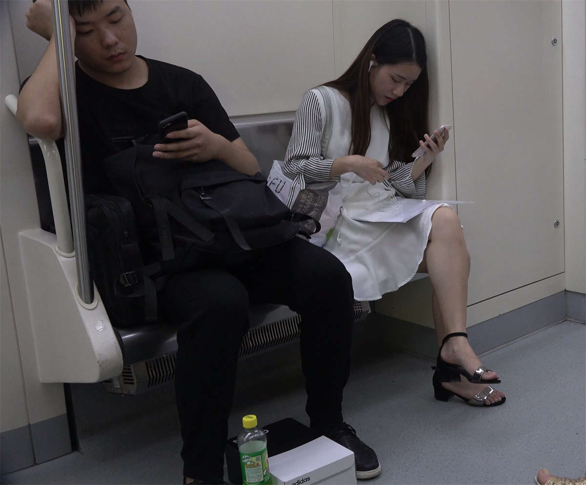 图片[2]-凉高跟短裙MM-日更街拍