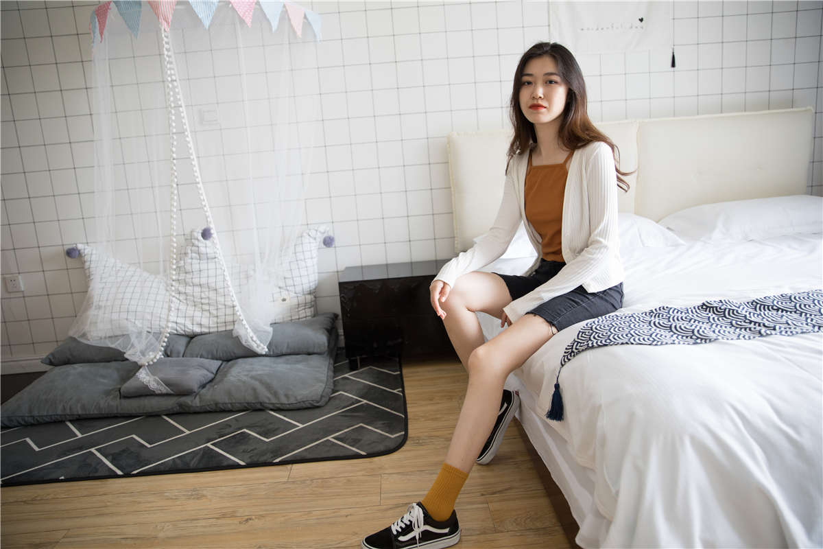 物恋传媒172期：佳琪-民宿里纯情的她-日更街拍