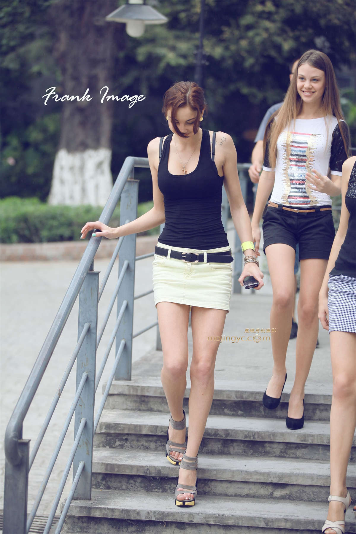 图片[2]-几个极品大长腿鬼妹-日更街拍