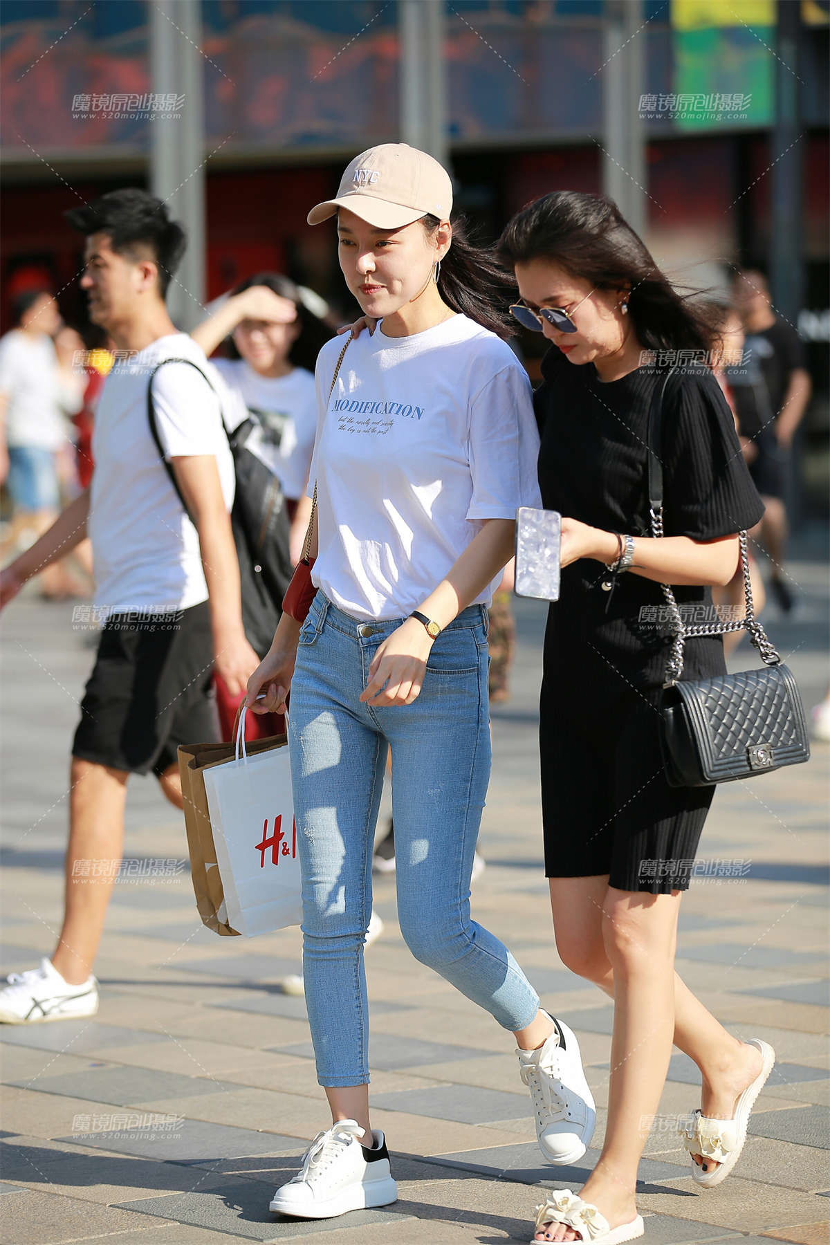 清纯牛仔裤美眉-日更街拍