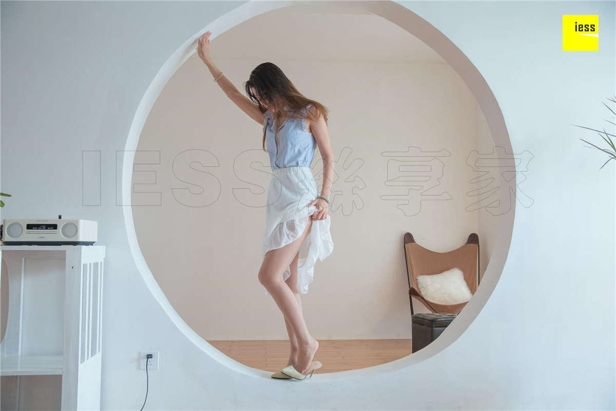 IESS异思趣向 丝享家313期：红色平底鞋之舞秋秋-日更街拍