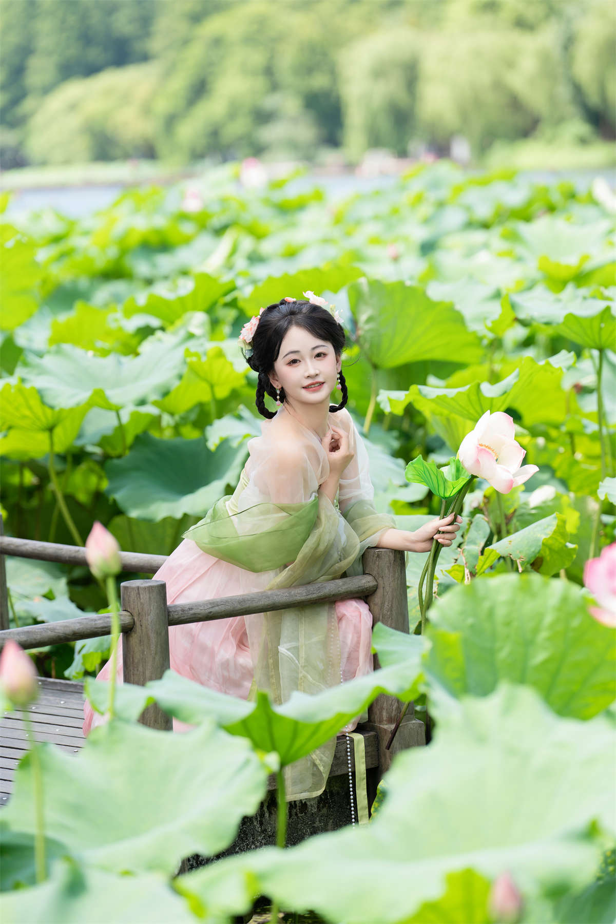 YITUYU艺图语 2024.10.10 荷花少女 湫一只岁岁-日更街拍