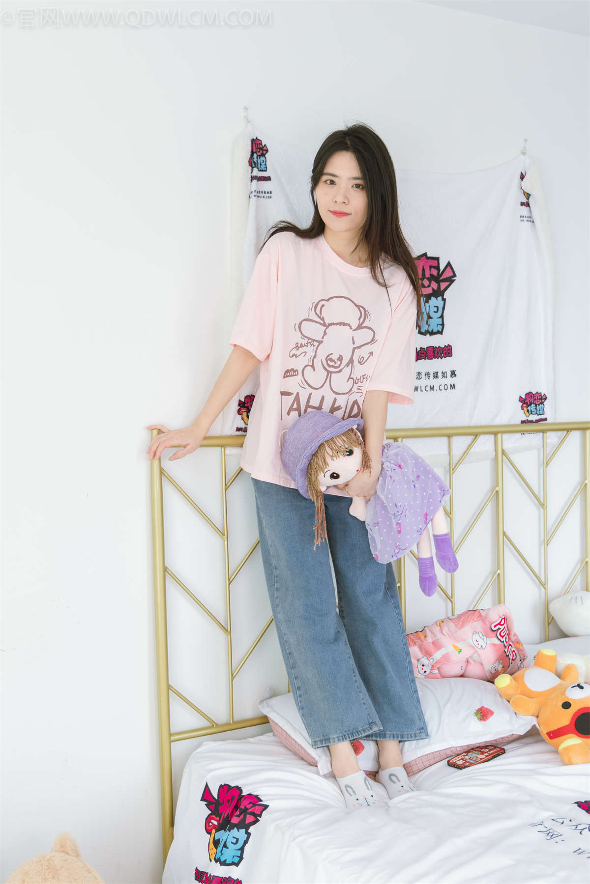 物恋传媒 NO.1185 然然-匡威帆布鞋白色短棉袜(盲盒2)-日更街拍