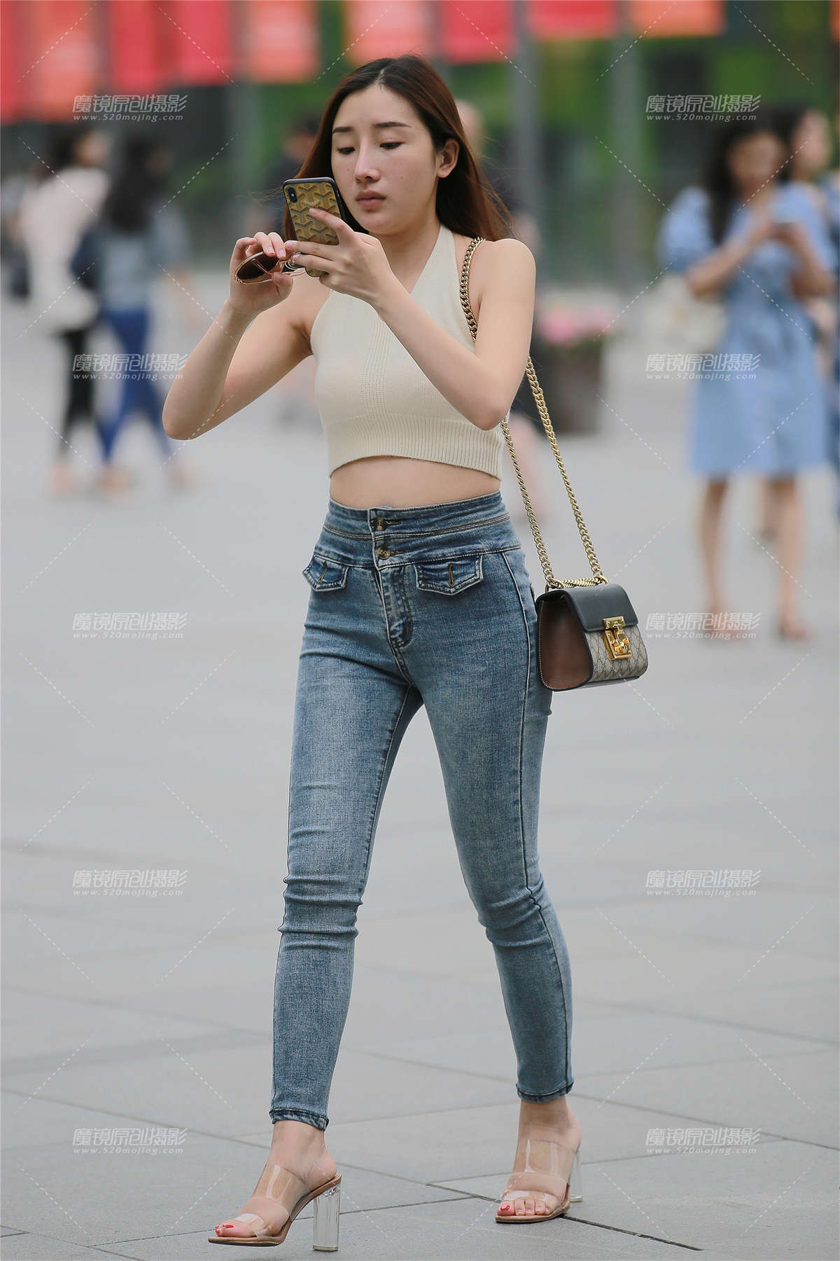 清秀牛仔裤美女-日更街拍